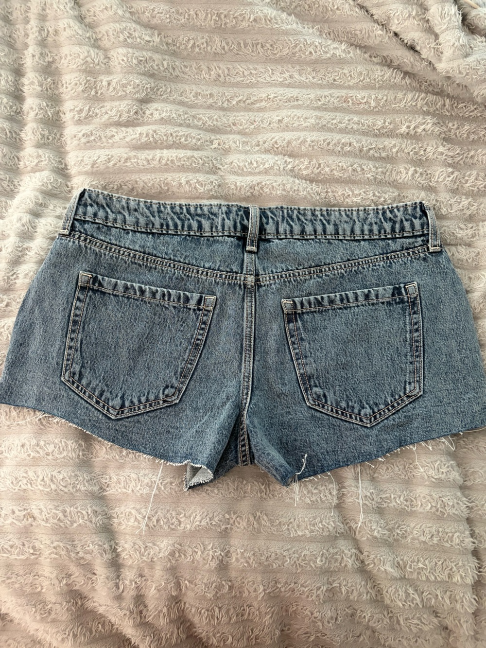 Hollister Women's Ultra Low-Rise Medium Wash Denim Mini Shorts - 12 - Picture 3 of 7